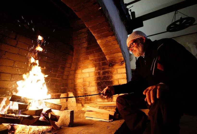 Elbrus Hiloft Hostel