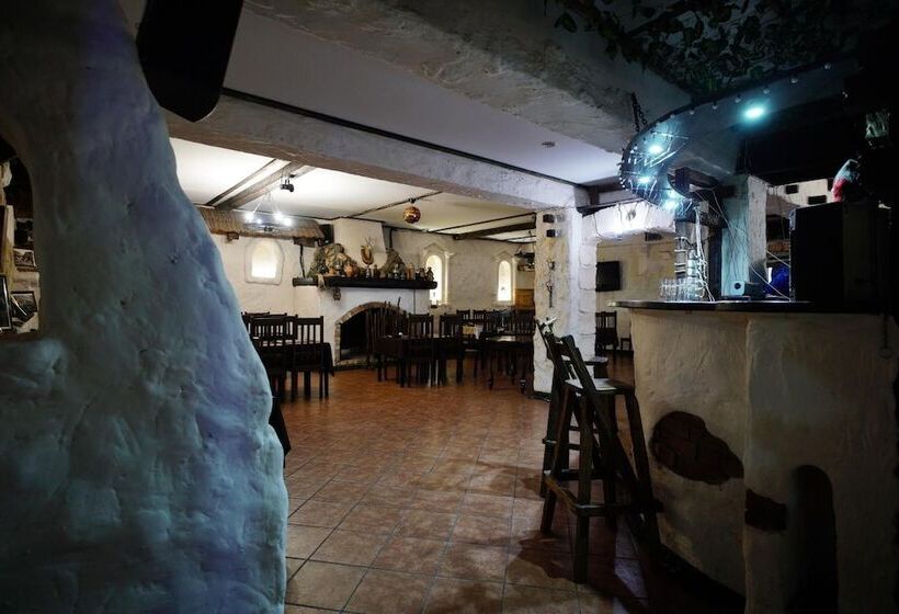 Elbrus Hiloft Hostel