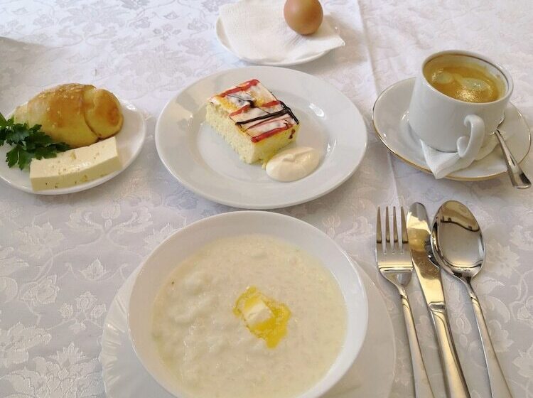 Elbrus Hiloft Hostel