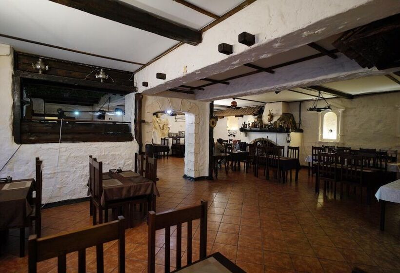 Elbrus Hiloft Hostel