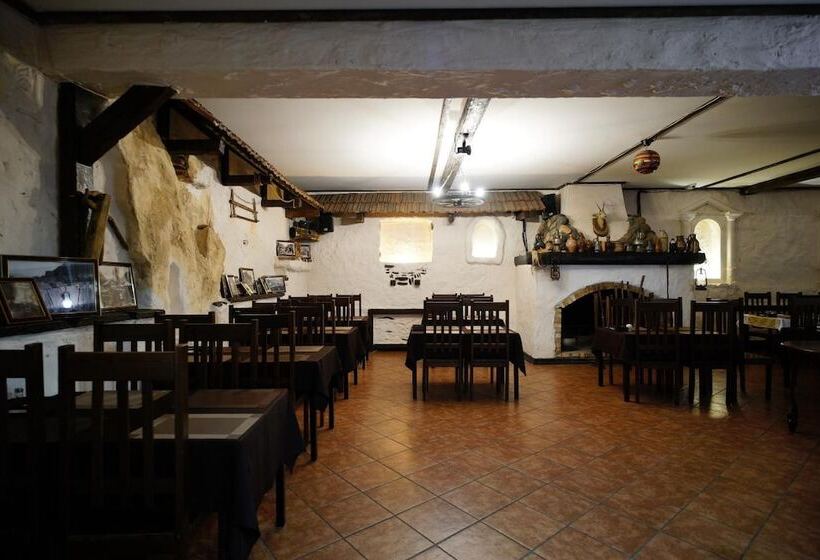 Elbrus Hiloft Hostel