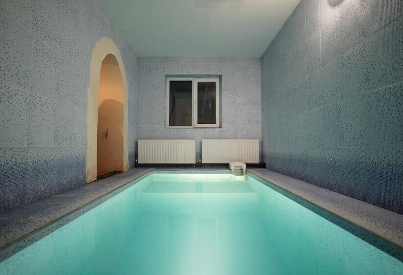 Elbrus Hiloft Hostel