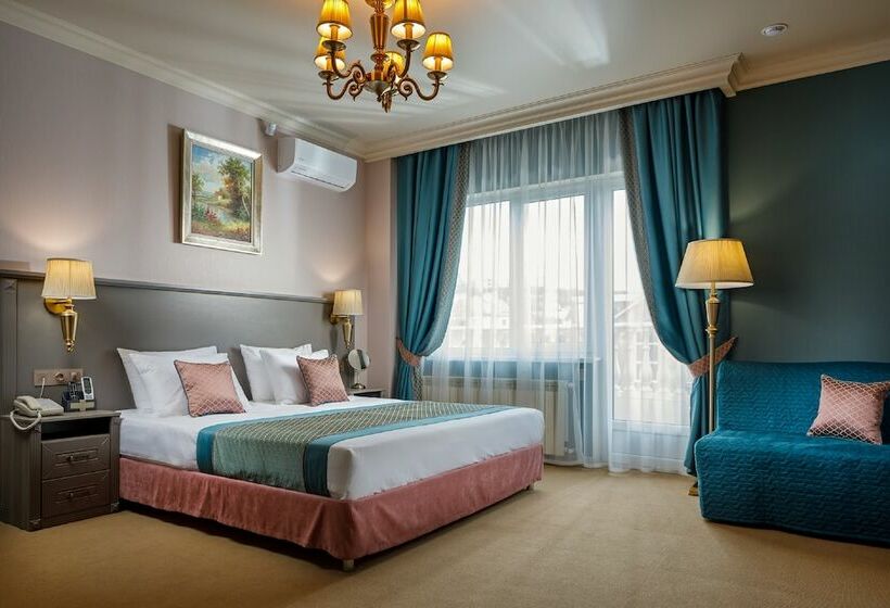 Mini Hotel Biography