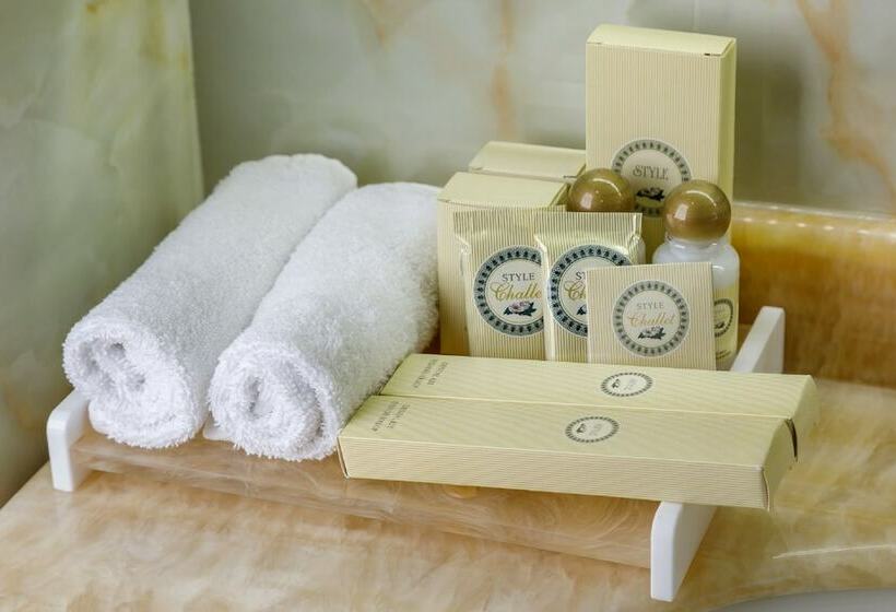 Mini Hotel Biography