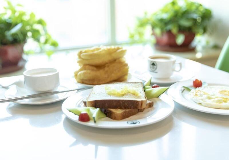 Greentree Inn Henan Zhumadian Xincai Yueliang Bay Business Hotel