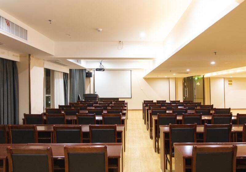 Greentree Inn Henan Zhumadian Xincai Yueliang Bay Business Hotel