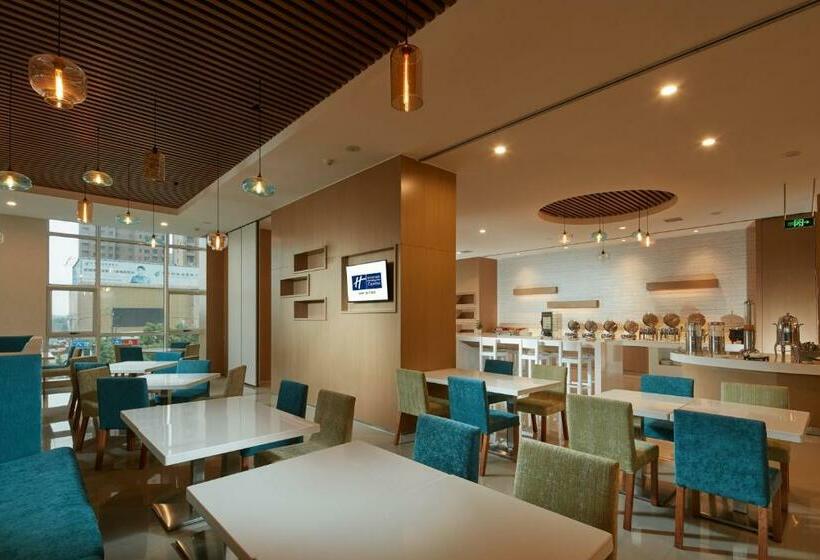 酒店 Holiday Inn Express Luoyang Yichuan, An Ihg