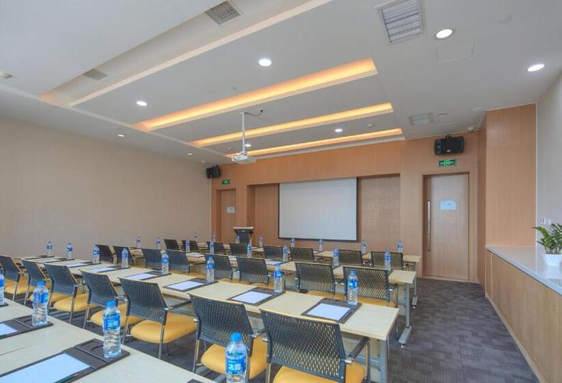 酒店 Holiday Inn Express Luoyang Yichuan, An Ihg