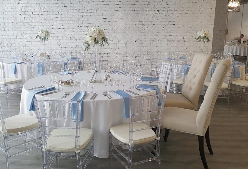 Отель Maxim Park