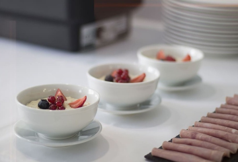 Отель Maxim Park