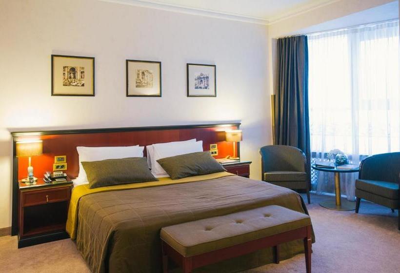 בית מלון כפרי Royal Plaza