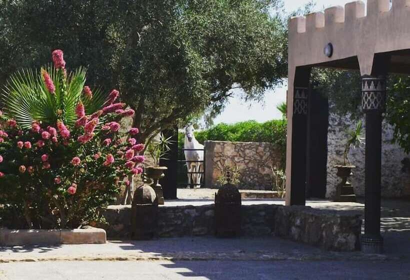 هتل روستایی Koheilan Oriental Lodge Farm