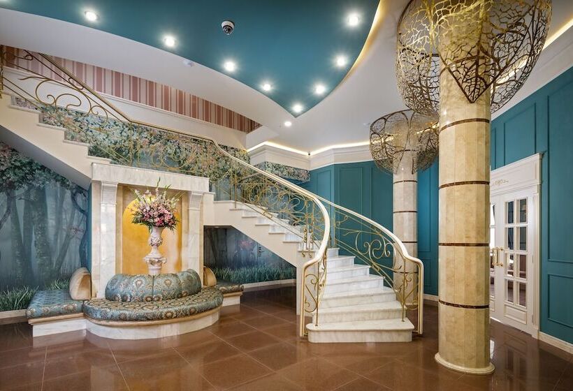 Mini Hotel Biography