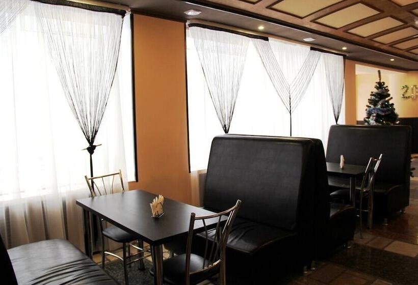 Oasis Hotel   Hostel