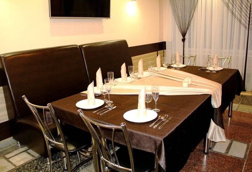 Oasis Hotel   Hostel