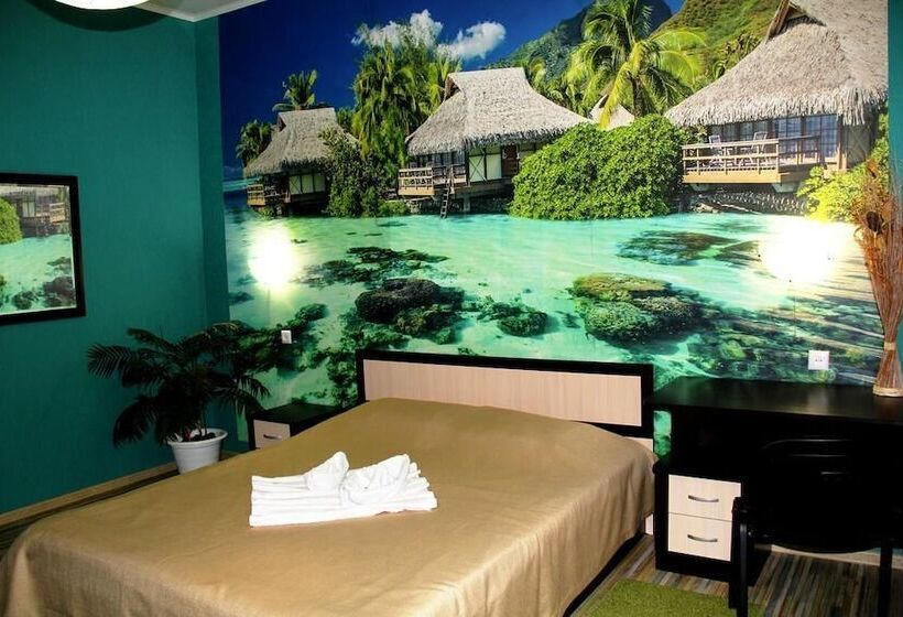 Oasis Hotel   Hostel