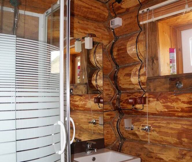 פנסיון Holiday Village Bayar