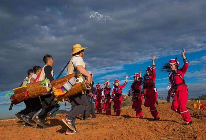 פנסיון Stone Forest Mijia Guest House