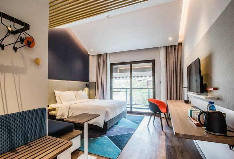 فندق Holiday Inn Express Guizhou Qinglong, An Ihg