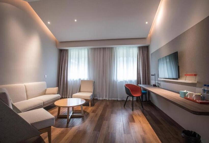 فندق Holiday Inn Express Guizhou Qinglong, An Ihg