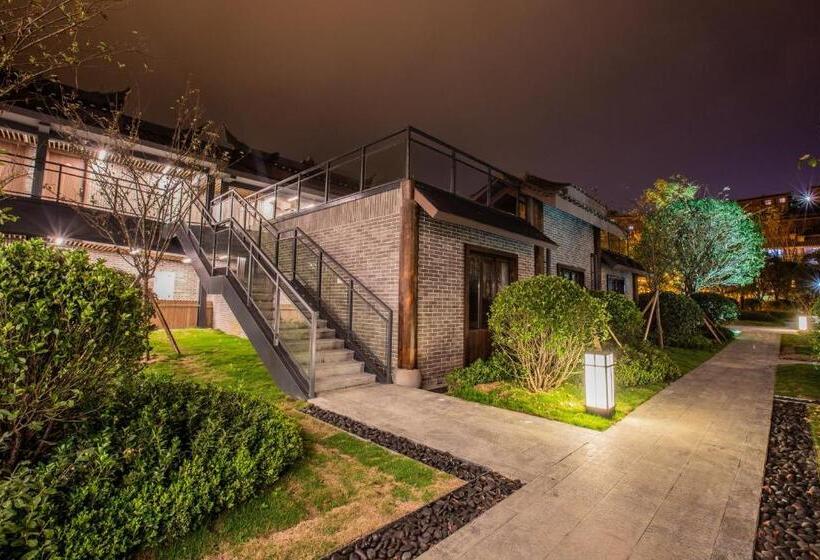 فندق Holiday Inn Express Guizhou Qinglong, An Ihg