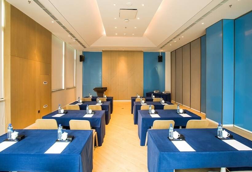 فندق Holiday Inn Express Guizhou Qinglong, An Ihg