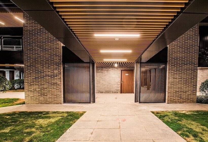 فندق Holiday Inn Express Guizhou Qinglong, An Ihg