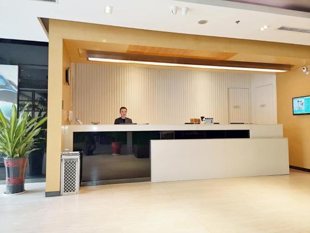 Отель Jinjiang Inn Zhenjiang Yangzhong Yangzi Road Shop