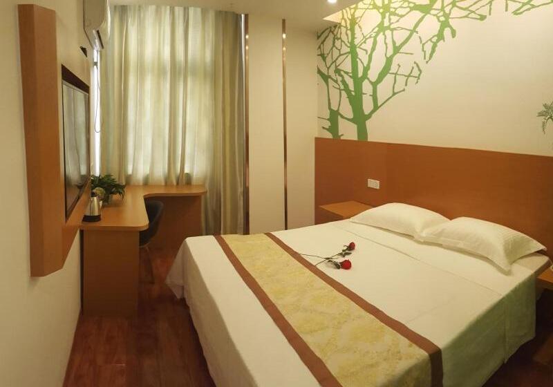 Отель Vatica Jiangsu Xuzhou Xinyi Railway Station Square