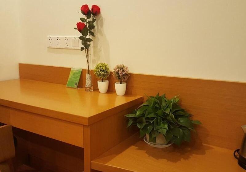 Отель Vatica Jiangsu Xuzhou Xinyi Railway Station Square