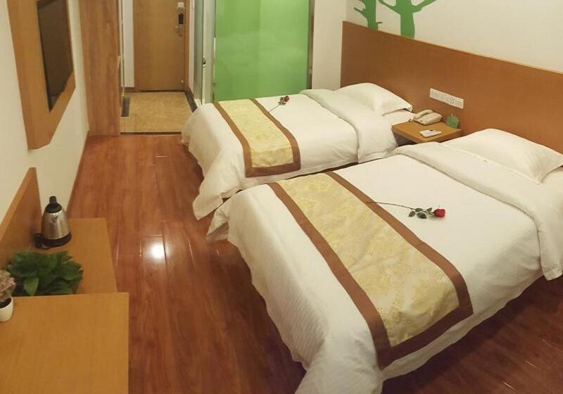 Отель Vatica Jiangsu Xuzhou Xinyi Railway Station Square