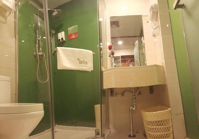 Отель Vatica Jiangsu Xuzhou Xinyi Railway Station Square