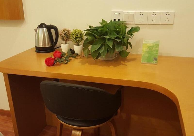 Отель Vatica Jiangsu Xuzhou Xinyi Railway Station Square