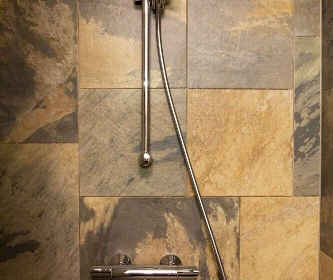 Eden Studios And Apartments