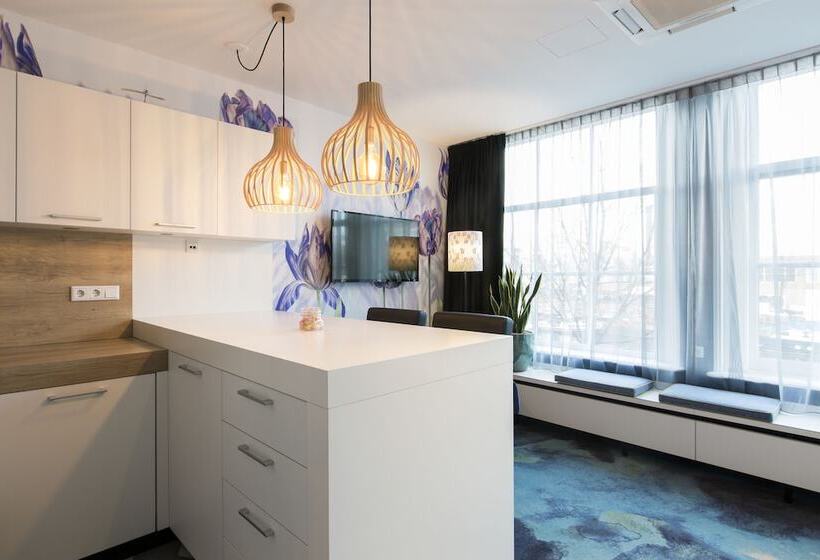 Eden Studios And Apartments