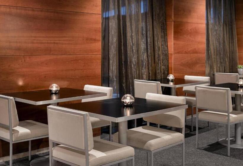 Ac Hotel Los Vascos By Marriott
