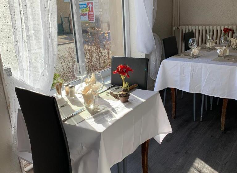 Отель Auberge Le Rabelais