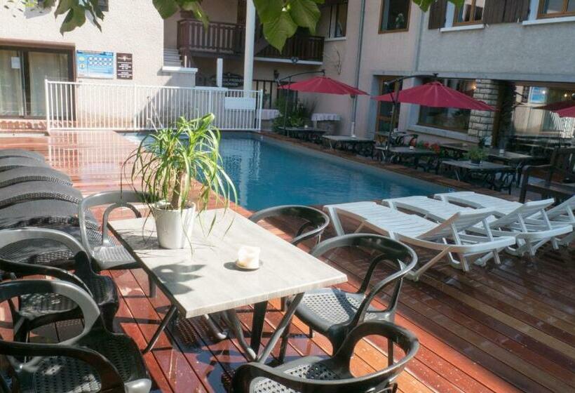 בית מלון כפרי Auberge Le Semnoz