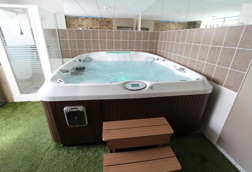 호텔 Hôtel Restaurant Chaleatsapet