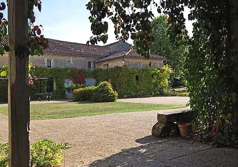 בית מלון כפרי Château Fleur De Roques   Puisseguin Saint Emilion