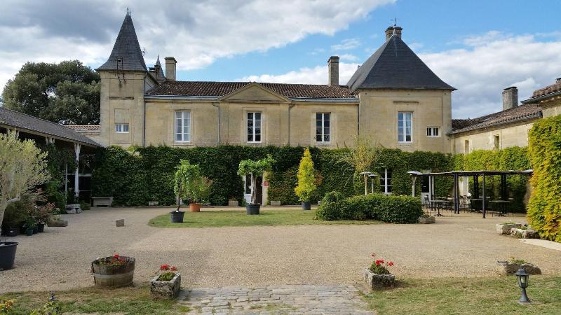 בית מלון כפרי Château Fleur De Roques   Puisseguin Saint Emilion