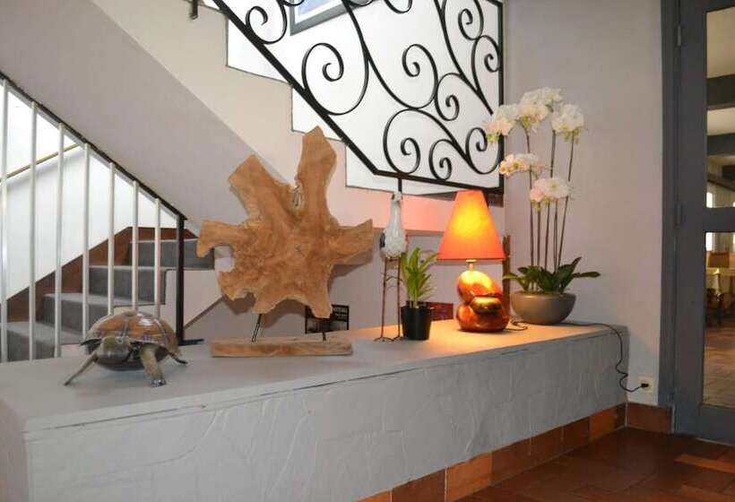 Отель De Bretagne