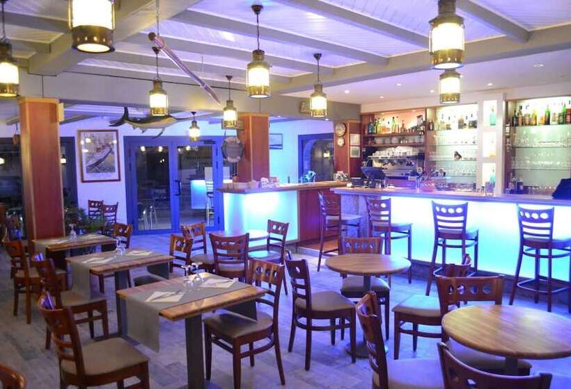 Отель De Bretagne