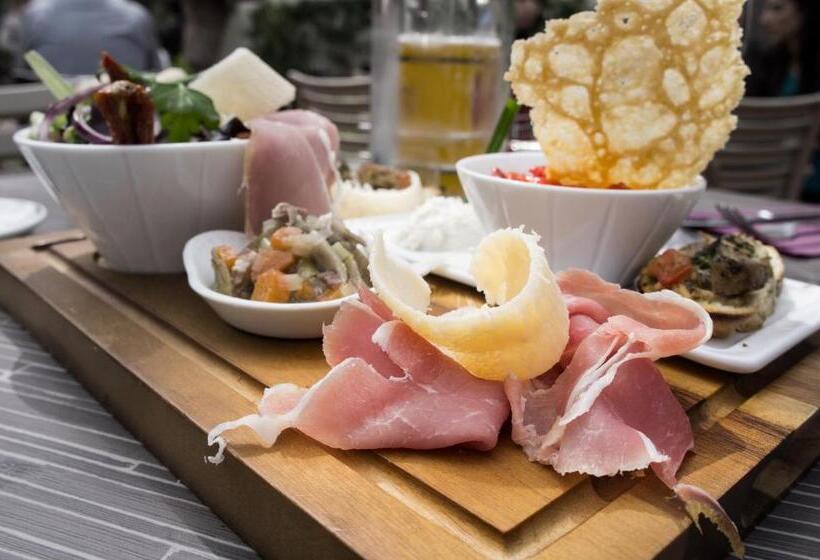 Отель De France