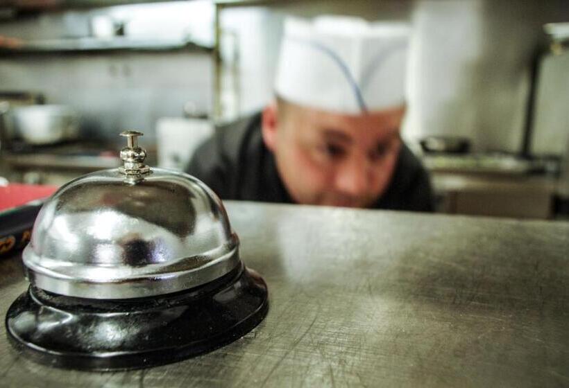 Отель De France