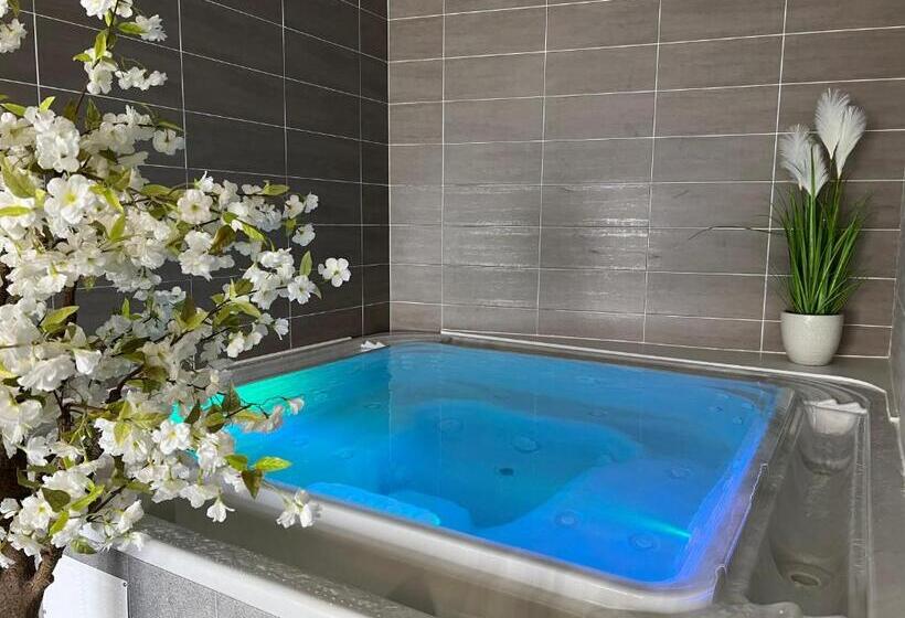 בית מלון כפרי Hôtel Calme Des Pins & Spa