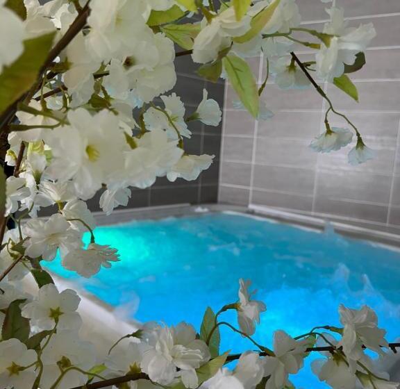 فندق Hôtel Calme Des Pins & Spa