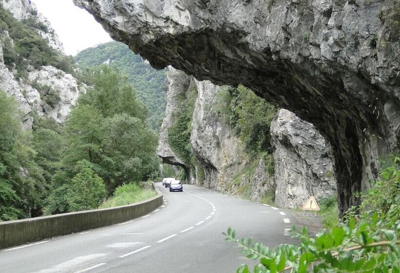 Отель Hôtel Le Châtelet Logis