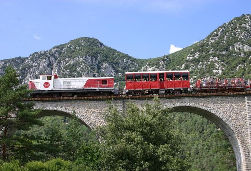 Отель Hôtel Le Châtelet Logis
