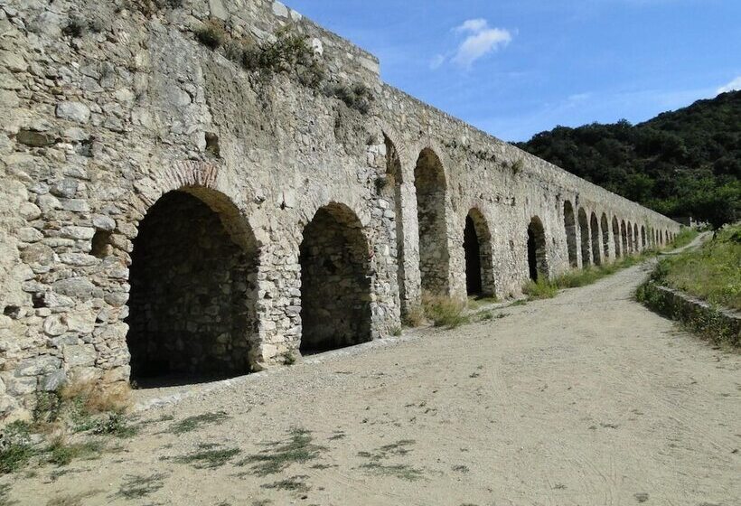 Отель Hôtel Le Châtelet Logis